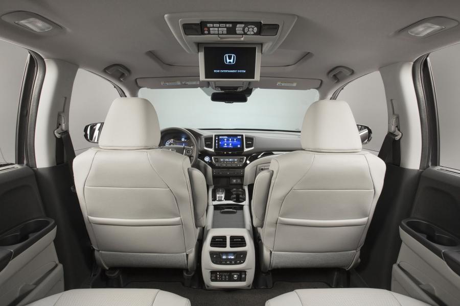 Интерьер Honda Pilot 2015 года  (фото 96 из 107)